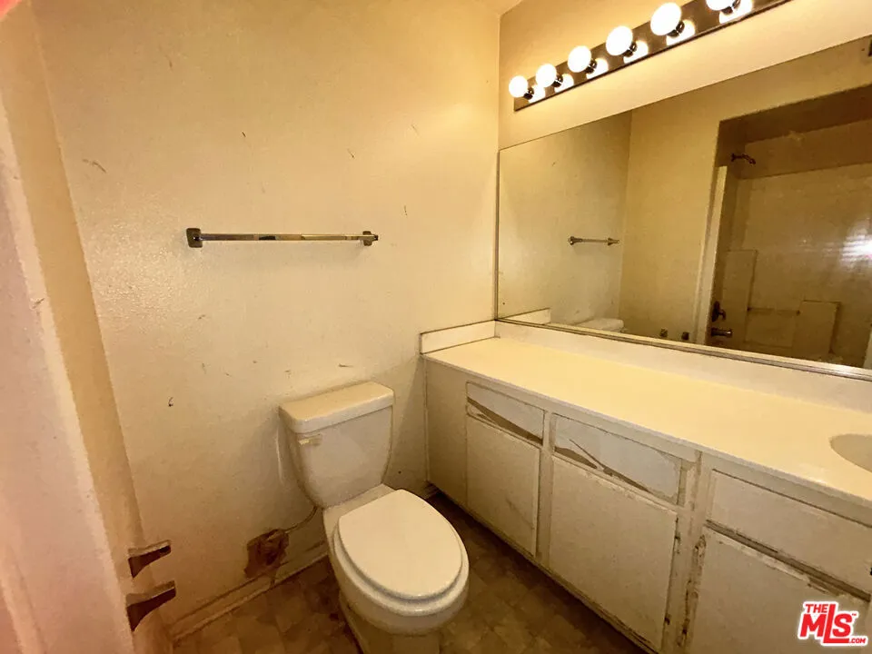 25332 Baycrest Court A, Harbor City, California 90710 home-pic-48